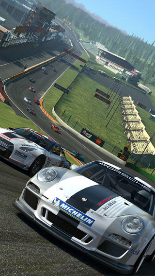 Schermata del gioco Real Racing 3 per iPad